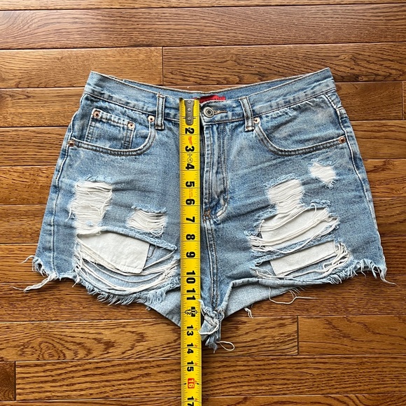 Distressed Denim Shorts - Picture 4 of 5